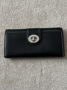 Vintage Coach Hamptons Black Leather Turnlock Wallet Silver Tone Hardware